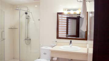 Basic Double or Twin Room | Bathroom