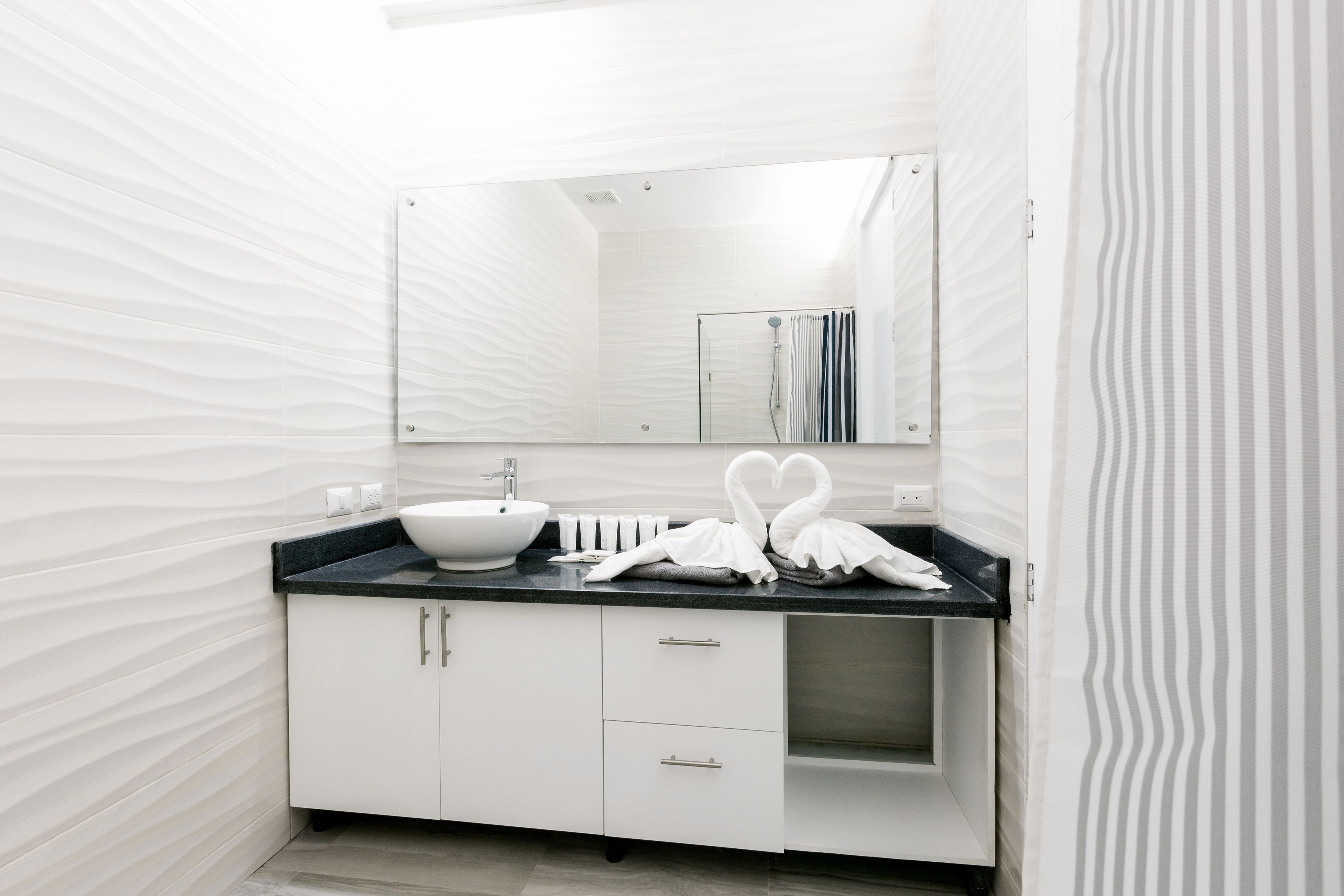 deluxe penthouse ocean view - extra pool access | bathroom | shower, free toiletries, hair dryer, towels