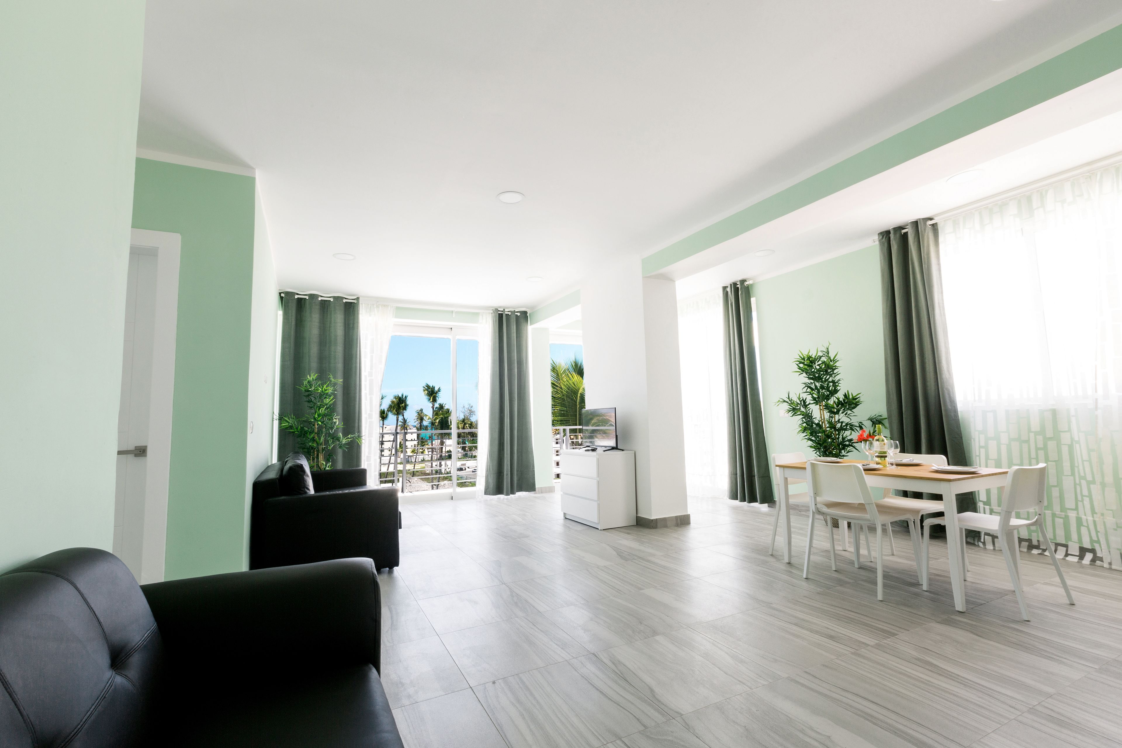 deluxe penthouse ocean view - extra pool access | living area | flat-screen tv