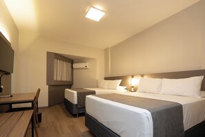 Deluxe-værelse til 4 personer - flere soveværelser | Minibar, skrivebord, mørklægningsgardiner, strygejern/strygebræt