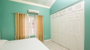 1 habitación, ropa de cama de alta calidad y escritorio 