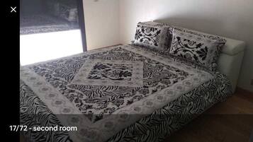Deluxe Apartment | 3 bedrooms, blackout drapes, free WiFi, bed sheets