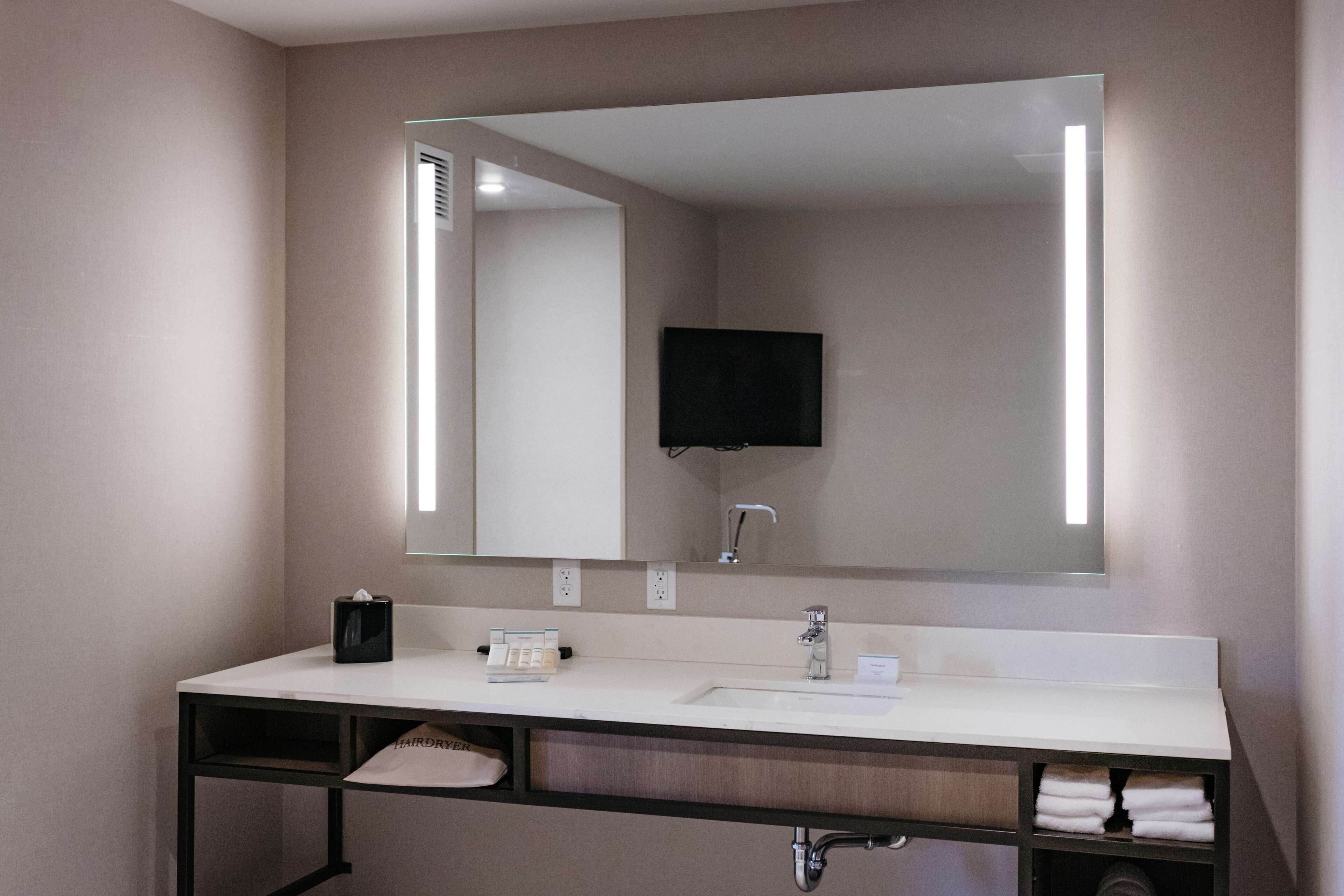 suite, 1 bedroom | hypo-allergenic bedding, iron/ironing board, cots/infant beds