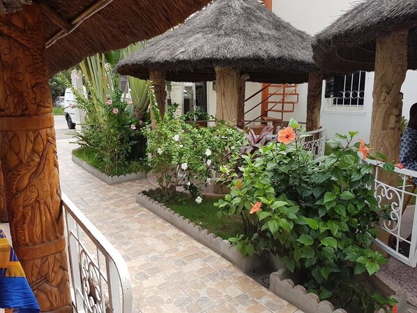 Courtyard - Hôtel Hibiscus (Abidjan)