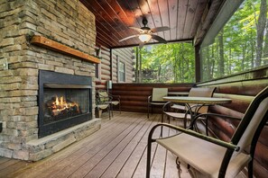 Outdoor dining - Secluded Memories (Sevierville)