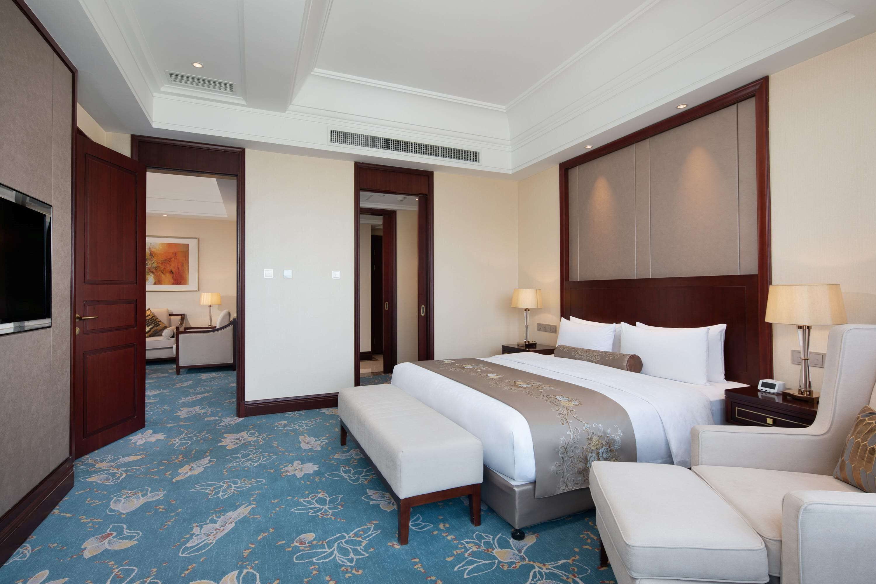 In-room safe, desk, soundproofing, free WiFi