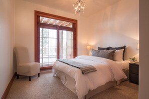 6 عدّة غرف نوم ومكواة/لوح كي وواي فاي وملاءات أسرّة