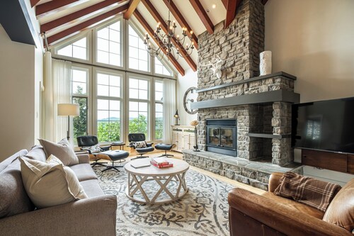 Panache 784 | Hot tub | Walk to Ski-in Ski-out | Tremblant Living