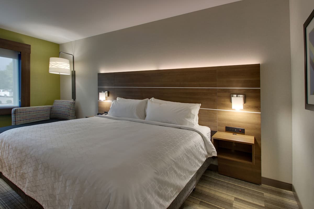 in-room safe, desk, laptop workspace, blackout curtains