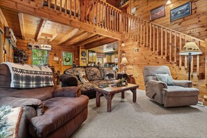 Fireplace, DVD player, foosball - Forest Fling (Sevierville)