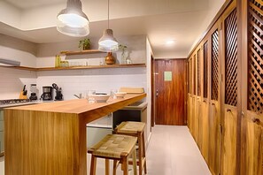 Fridge, microwave, coffee/tea maker, cookware/dishes/utensils