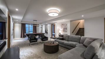 TV, fireplace, ping pong, stereo