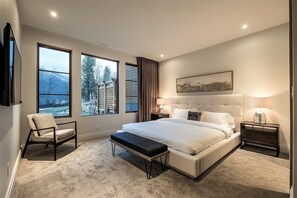 8 habitaciones, tabla de planchar con plancha, wifi y ropa de cama