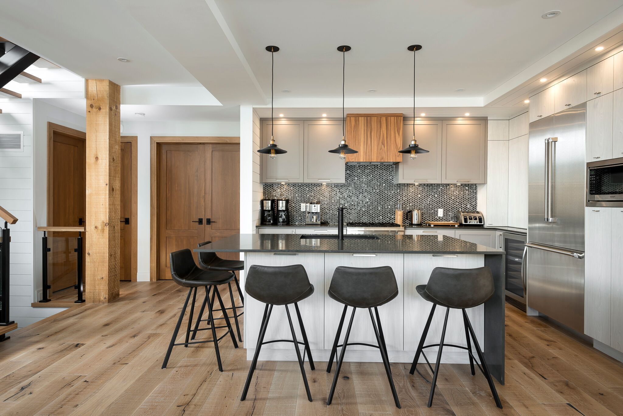 Réfrigérateur, micro-ondes, four, plaque de cuisson