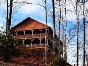 Exterior - Spacious Party Hut Near Attractions (Sevierville)