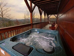 Outdoor spa tub - Spacious Party Hut Near Attractions (Sevierville)