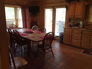 Dining - Spacious Party Hut Near Attractions (Sevierville)
