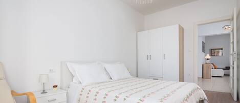 2 bedrooms, in-room safe, iron/ironing board, WiFi