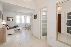 Smart TV, books, stereo