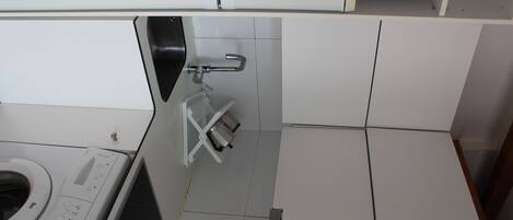 Refrigerador, microondas, horno, cafetera/tetera