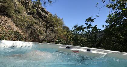 Atractiva y lujosa villa con piscina y jacuzzi.