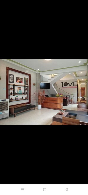 Flat-screen TV - Song Toan Hotel (Bo Trach)