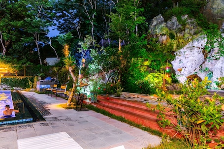 Exterior. Song Toan Hotel