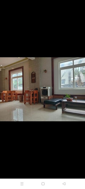 Flat-screen TV - Song Toan Hotel (Bo Trach)