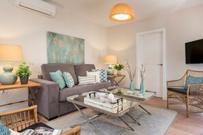 TV - Magnificent Apartment in the Historical Center. Picasso II (Málaga)