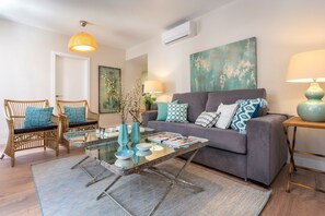 TV - Magnificent Apartment in the Historical Center. Picasso II (Málaga)