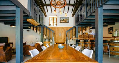 Suuri ylellinen loma-asunto, jossa on oma hiekkaranta ja joki! Ihanteellinen ryhmille