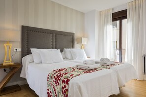 3 habitaciones, tabla de planchar con plancha, wifi y ropa de cama 