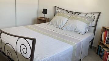 2 chambres, fer et planche à repasser, Wi-Fi gratuit, draps fournis