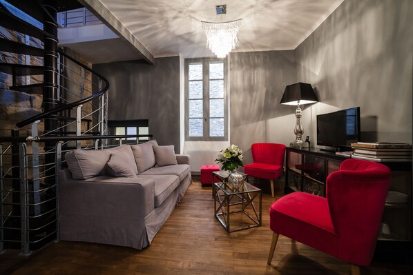 TV, DVD player, books