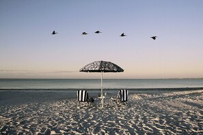 ビーチ、サンラウンジャー、ビーチタオル