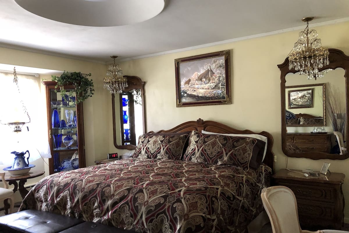 ห้องจูเนียร์สวีท, เตียงคิงไซส์ 1 เตียง | ห้องพักตกแต่งอย่างมีเอกลักษณ์, ตกแต่งพิเศษโดยเฉพาะ, โต๊ะทำงาน