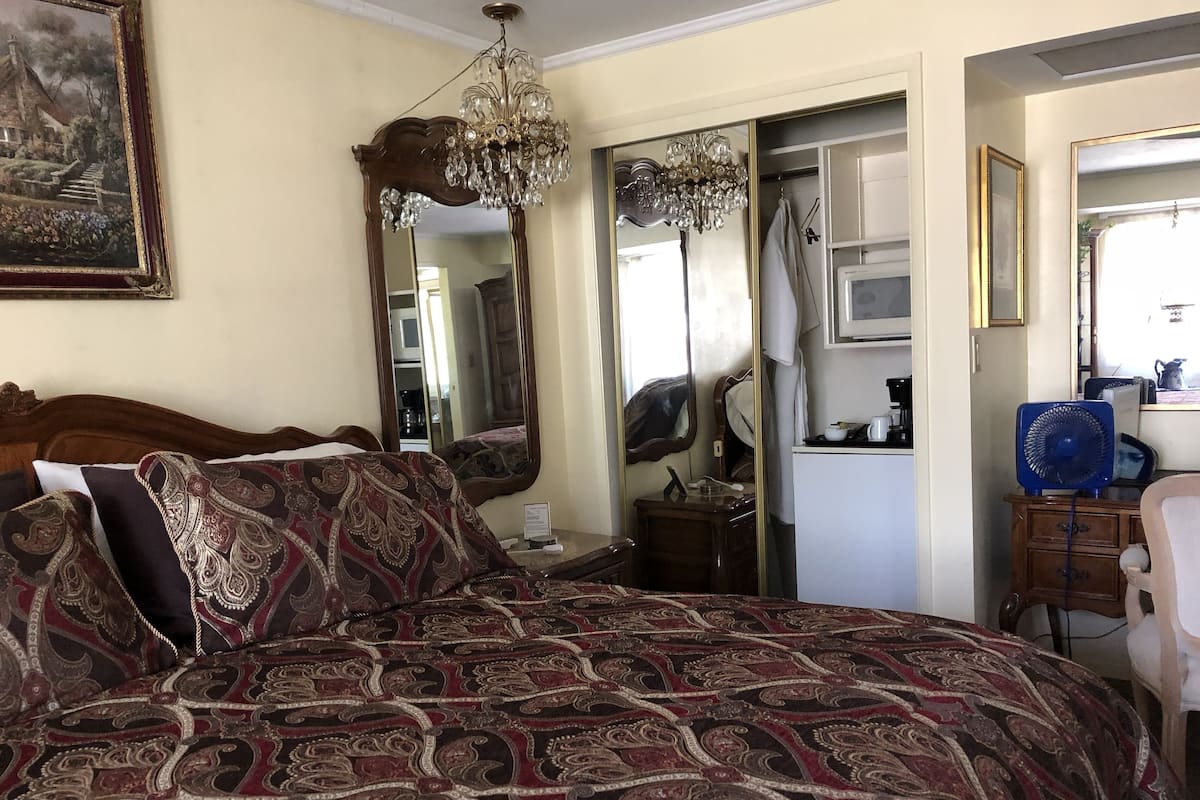 ห้องจูเนียร์สวีท, เตียงคิงไซส์ 1 เตียง | ห้องพักตกแต่งอย่างมีเอกลักษณ์, ตกแต่งพิเศษโดยเฉพาะ, โต๊ะทำงาน