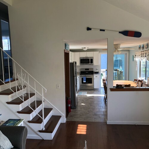 Gorgeous 4 bedroom/2 baths, 1/10 mile to the beach, outdoor patio with firepit