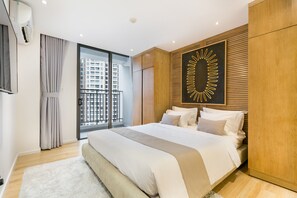 Deluxe Apartment, 2 Bedrooms, Pool Access, City View