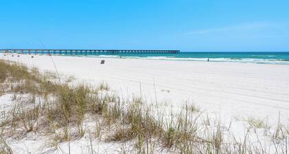 BeachFront~Walk to Pier Park~Gulf Front Decks~Outdoor Showers~Fishers