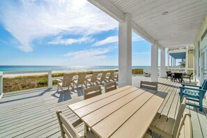 Outdoor dining - BeachFront~Walk to Pier Park~Gulf Front Decks~Outdoor Showers~Fishers (Panama City Beach)