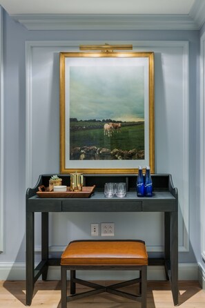 Caja de seguridad en la habitación y cortinas blackout