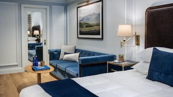 Cofres nos quartos, cortinas blackout, quartos à prova de som