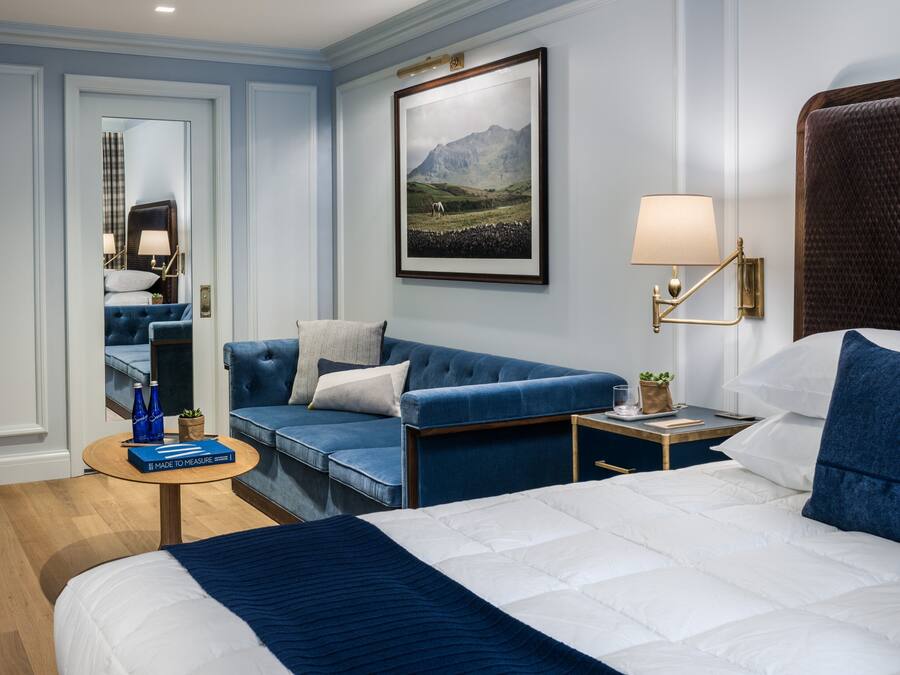 Safe på rommet, blendingsgardiner, lydisolert og strykejern/-brett