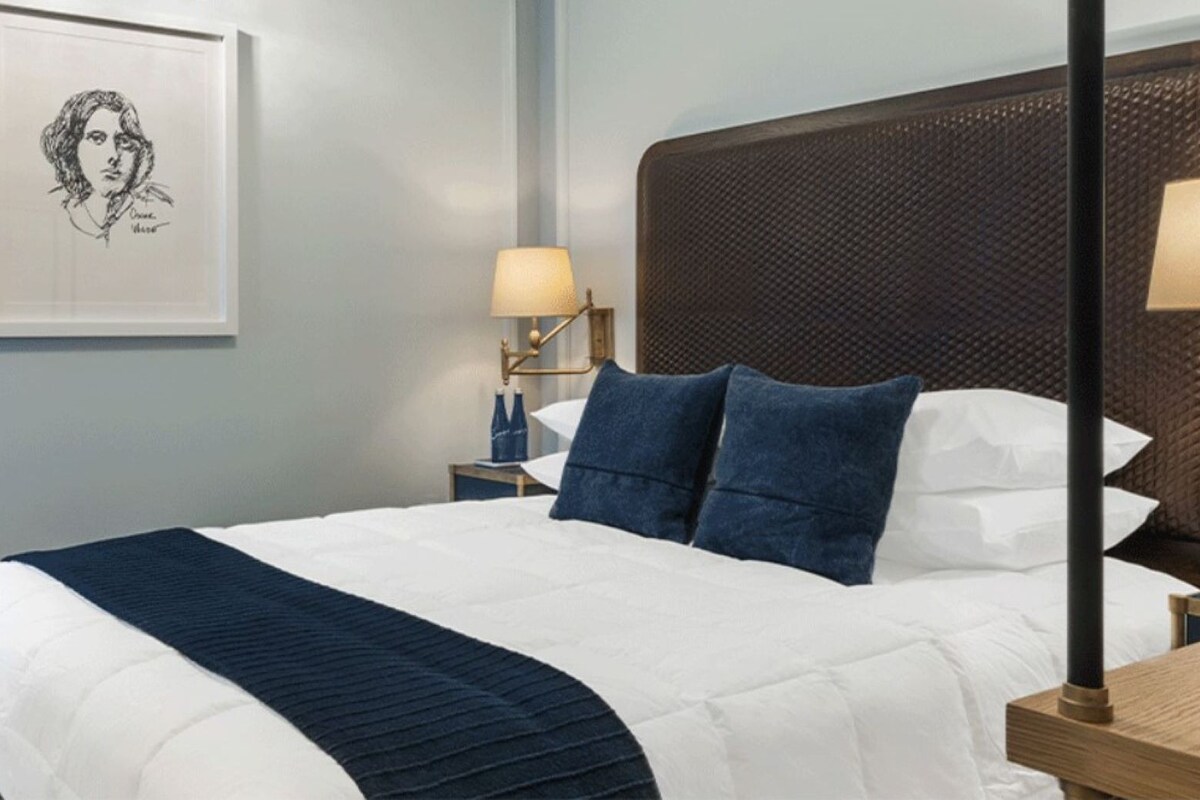 Deluxe Queen Room
