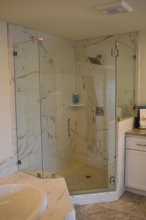 Bathtub, hair dryer, towels, soap - Stunning Sea View - License # 0104 (Pacific Grove)