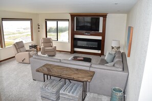 Smart TV, fireplace, DVD player - Stunning Sea View - License # 0104 (Pacific Grove)