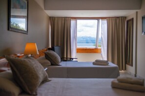 In-room safe, free WiFi, bed sheets - Patagonia Hotel (San Carlos de Bariloche)