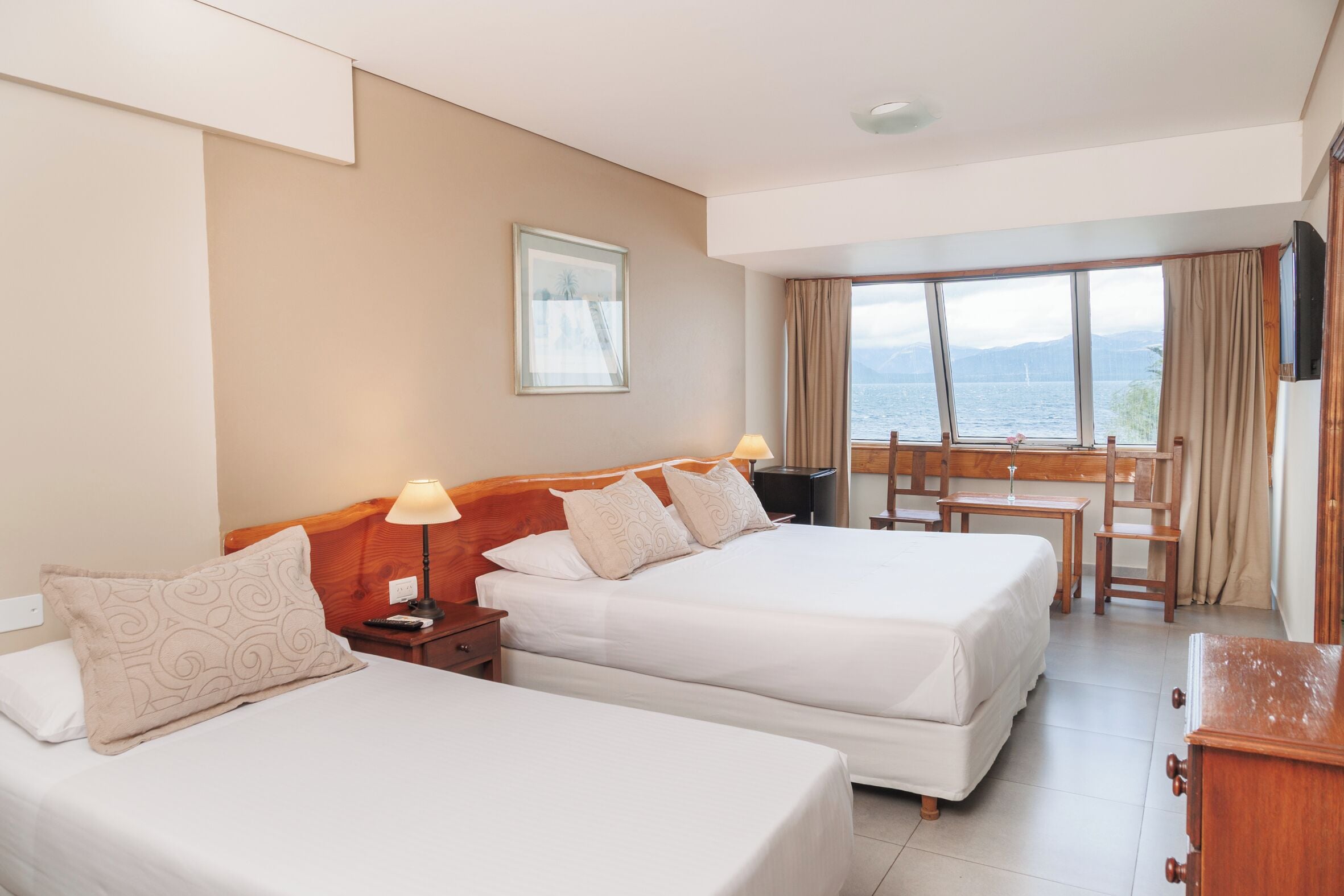 三人房, 湖景 | 客房内保险箱、免费 WiFi、床单