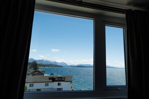 Kamar Triple, pemandangan danau | Brankas, Wi-Fi gratis, dan seprai linen